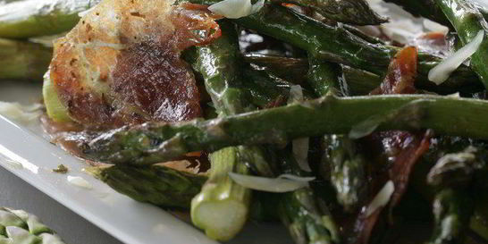 Закуска из спаржи с ветчиной