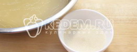 заливное из курицы новогоднее. Шаг 5