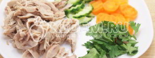 заливное из курицы новогоднее. Шаг 6