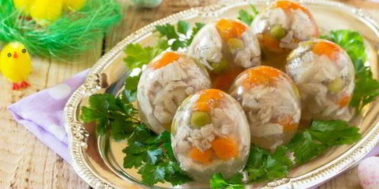 Заливное из курицы с овощами