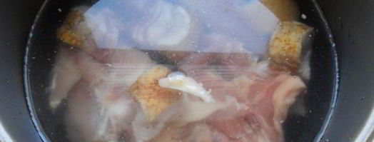 заливное из курицы со свининой в мультиварке. Шаг 3