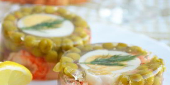 Заливное с яйцом и креветками