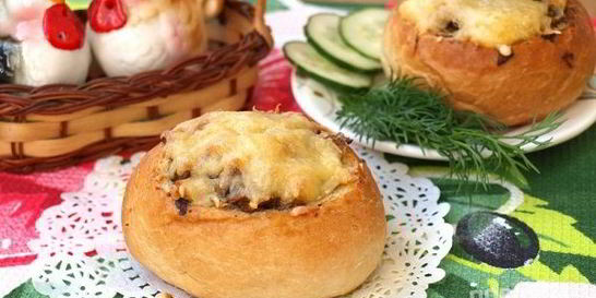 Сытный жульен в булочке