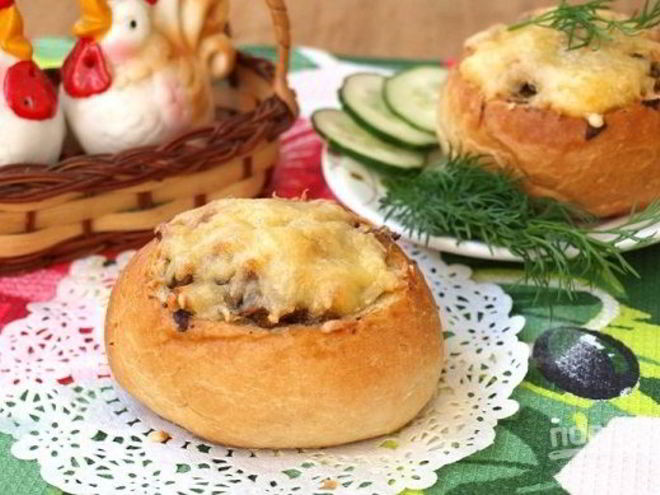 Рецепт сытного жульена в булочке