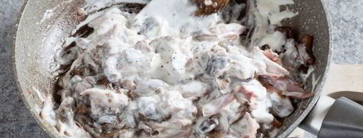 жульен с курицей, грибами и сметаной. Шаг 11