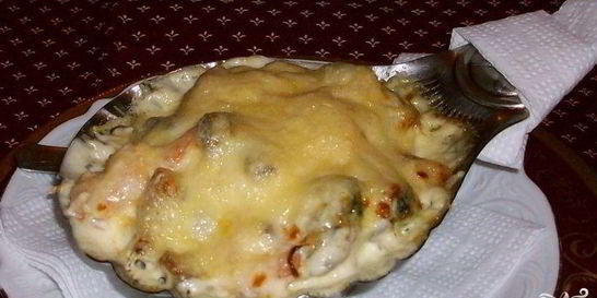 Жульен с мидиями и овощами