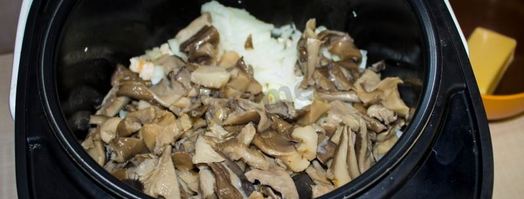 жульен в мультиварке с курицей и грибами. Шаг 8