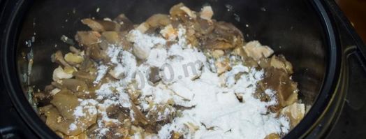 жульен в мультиварке с курицей и грибами. Шаг 10